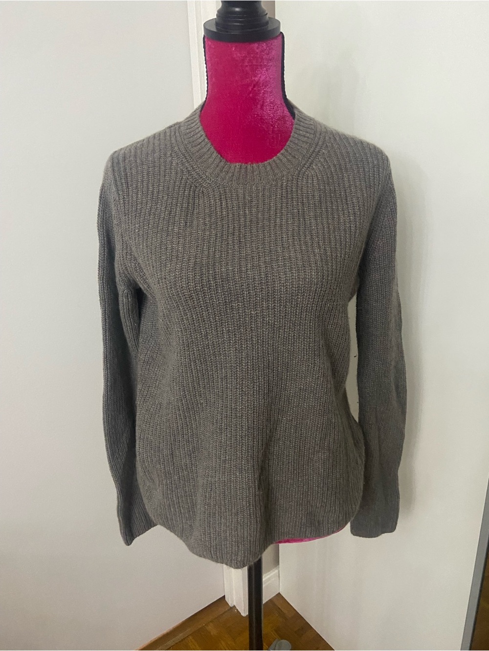 Banana Republic brown cashmere sweater small